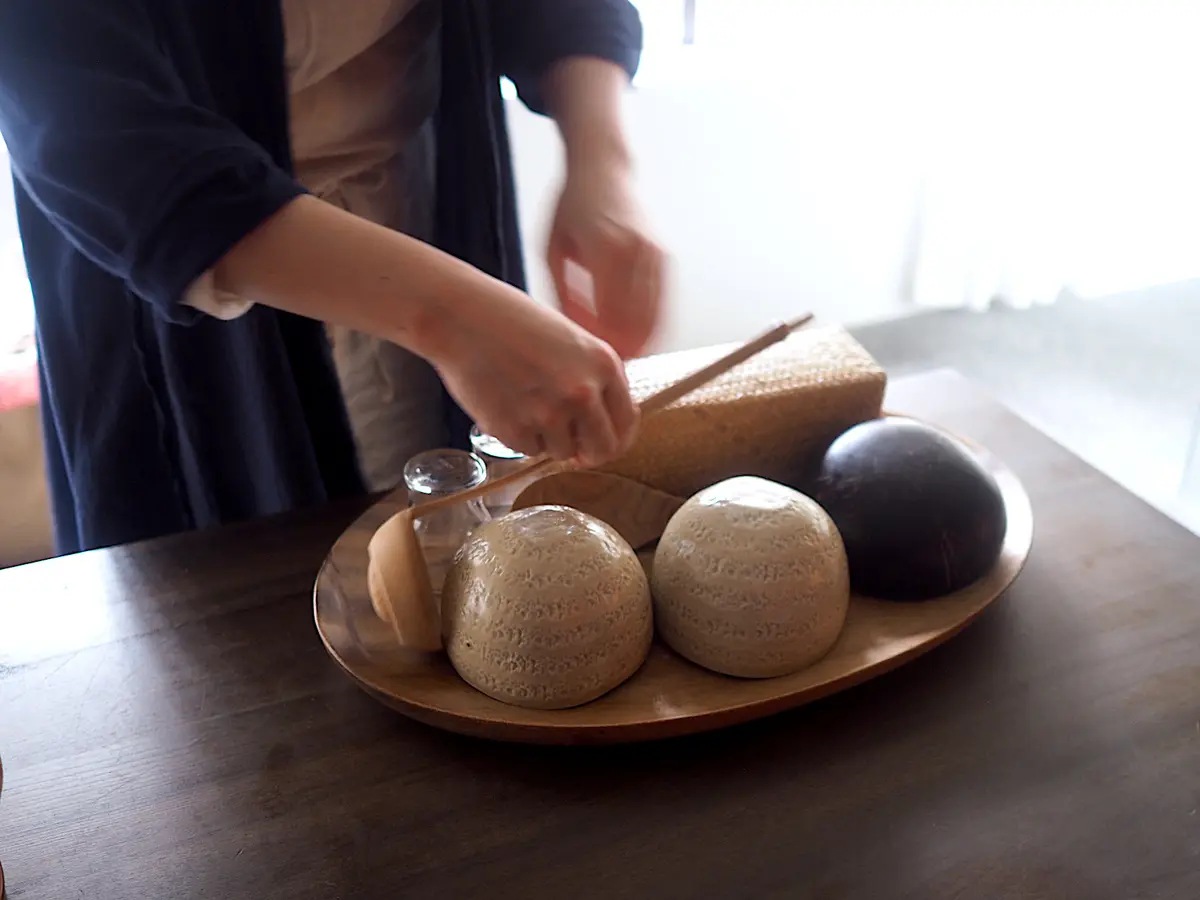 器はババグーリのもの。