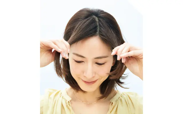 《1》フロントの三角ゾーンの髪をとる