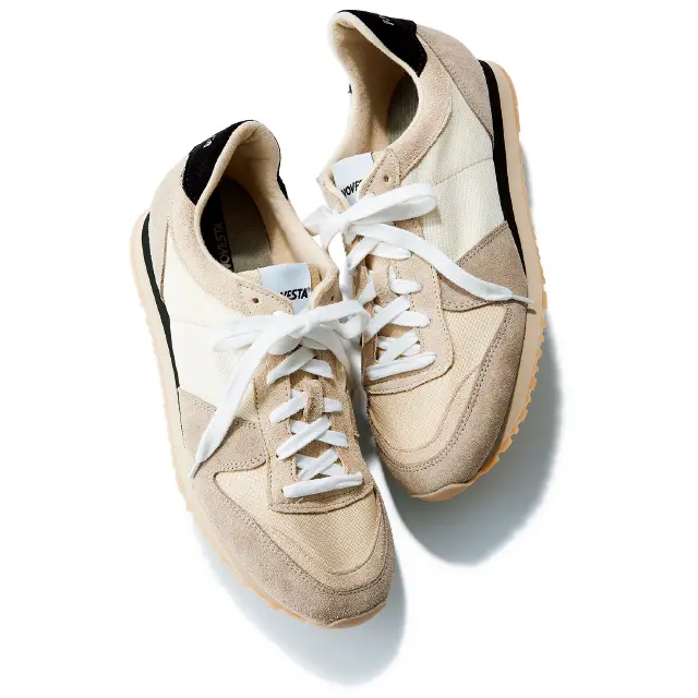 クールベージュ　スニーカー　ノヴェスタ