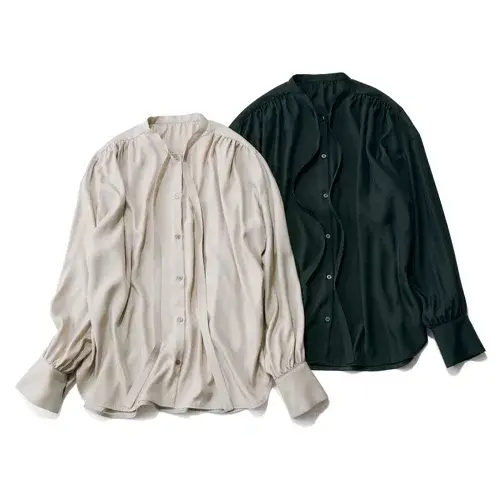 E by eclat とろみギャザーブラウス ￥17,600