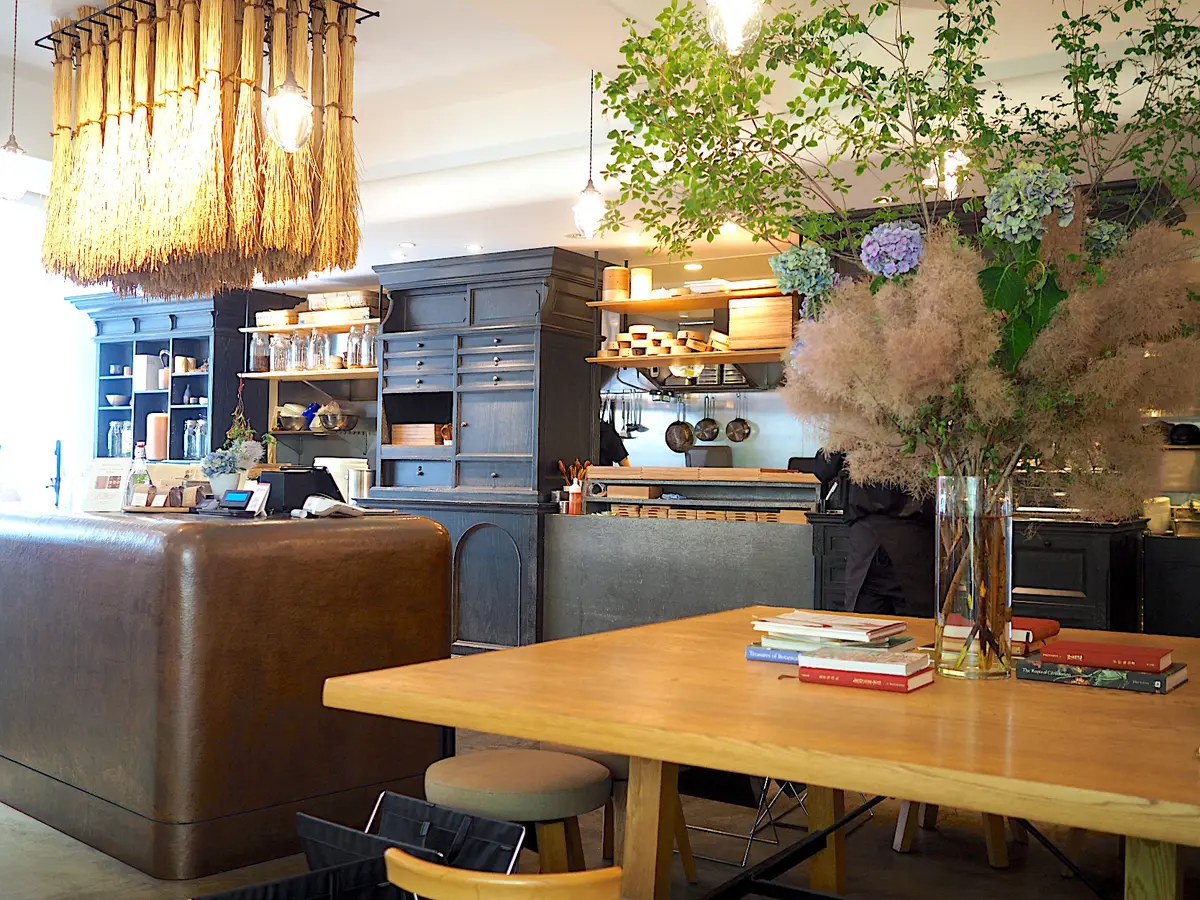 英国のオーガニック化粧品などを取り扱うニールヤードレメディが経営。