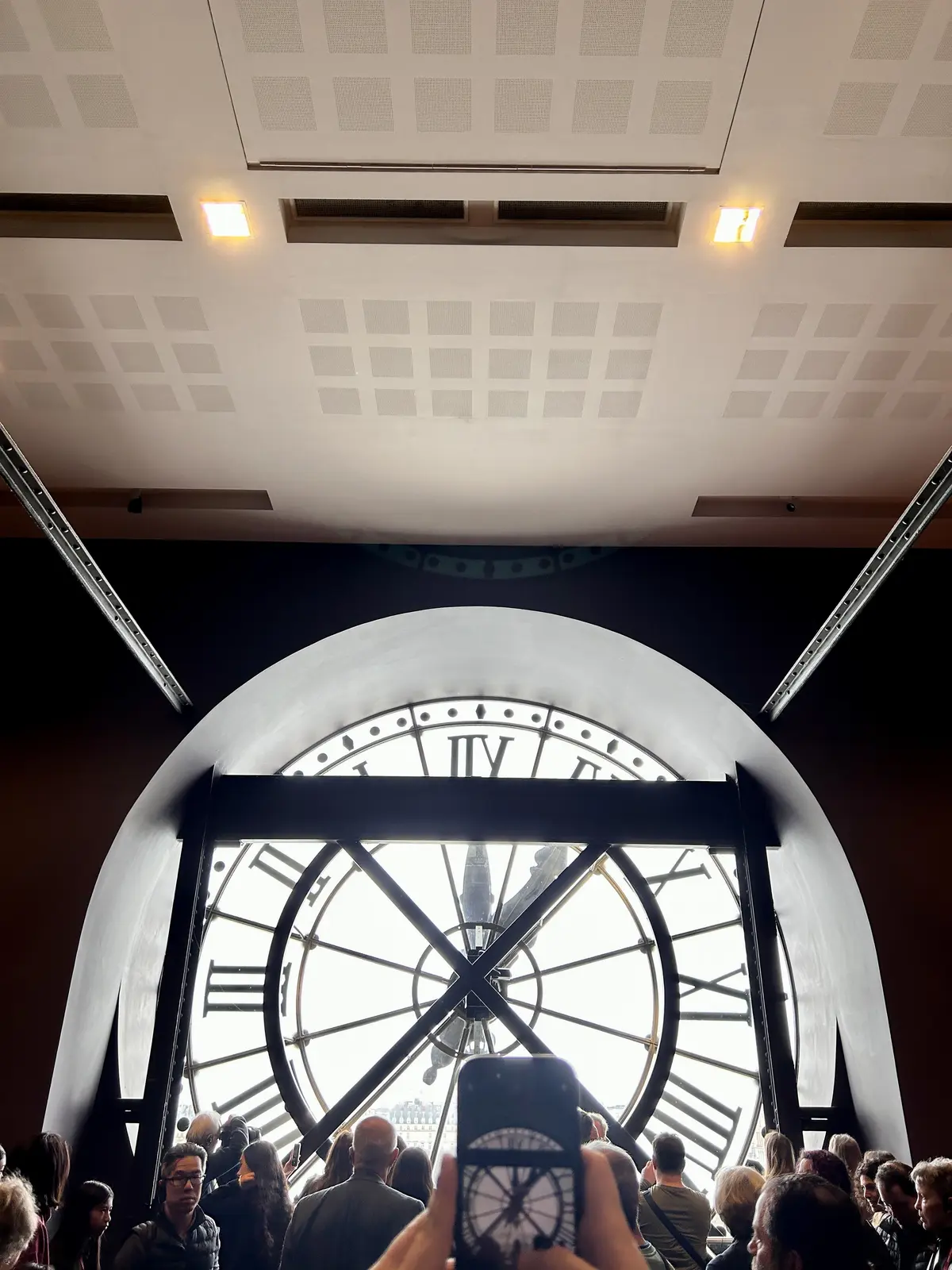 大時計は映えフォトスポットなので激混み