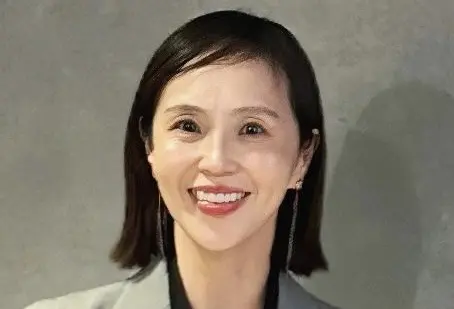 メンズ物を着る時こそ小物は女性らしくの画像_3