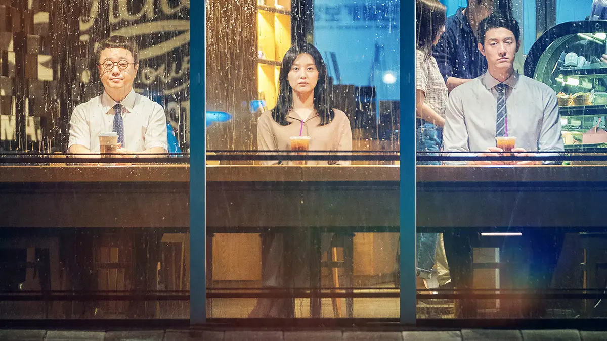 ヨム・ミジョンが会社の同僚と結成した「解放クラブ」の面々。Netflixシリーズ「私の解放日誌」独占配信中