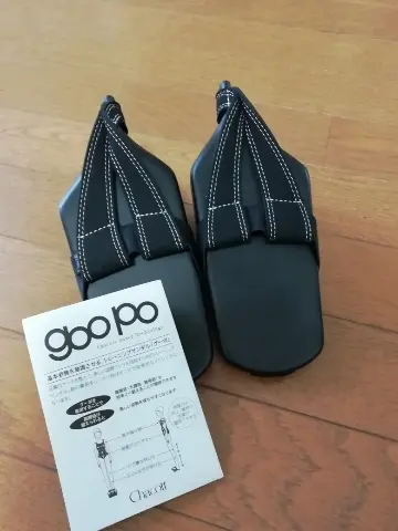 バレエ・ダンス用品でおなじみ〈Chacott〉から出ている、トレーニングサンダル「グーポ」です。