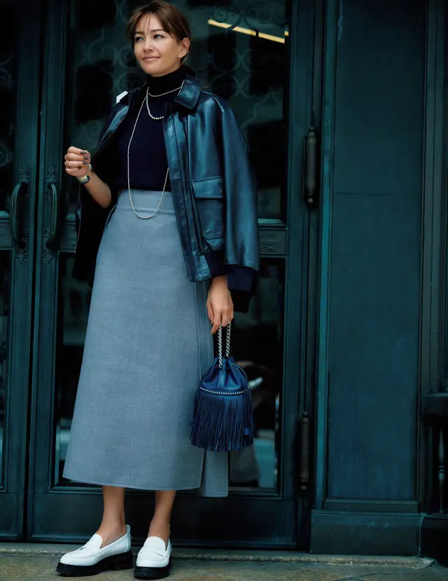 トラペーズシルエットで旬度抜群の着こなしのRINA