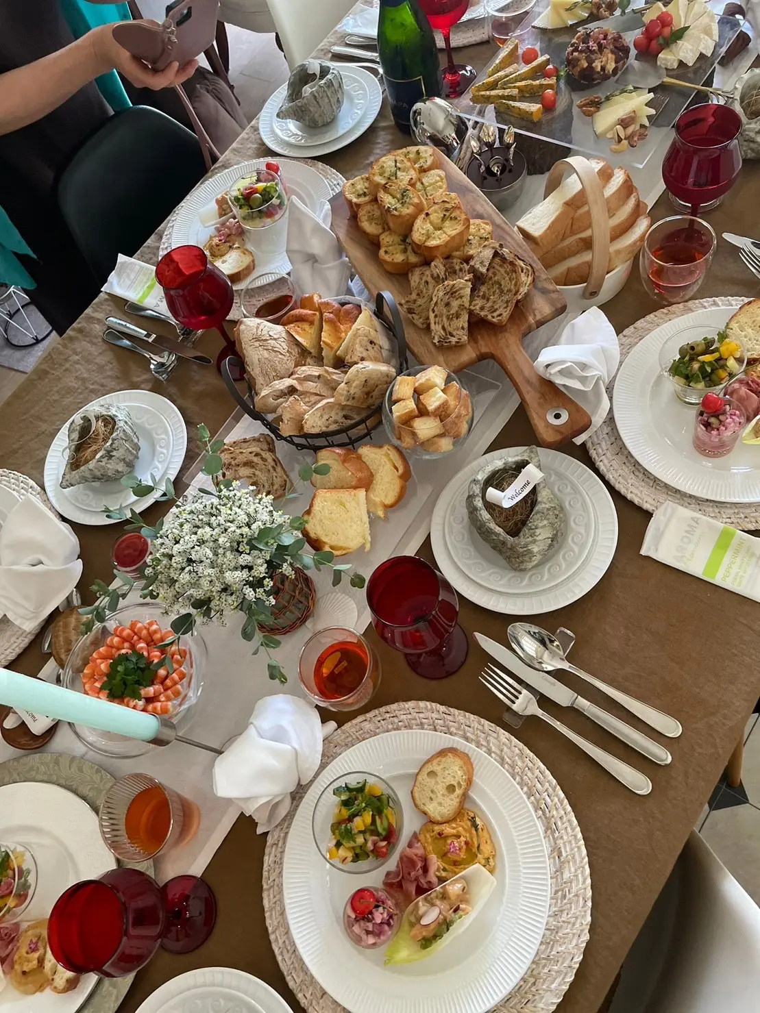 みんなの持ち寄ったお料理が並ぶとそれは豪華なテーブルに変身！