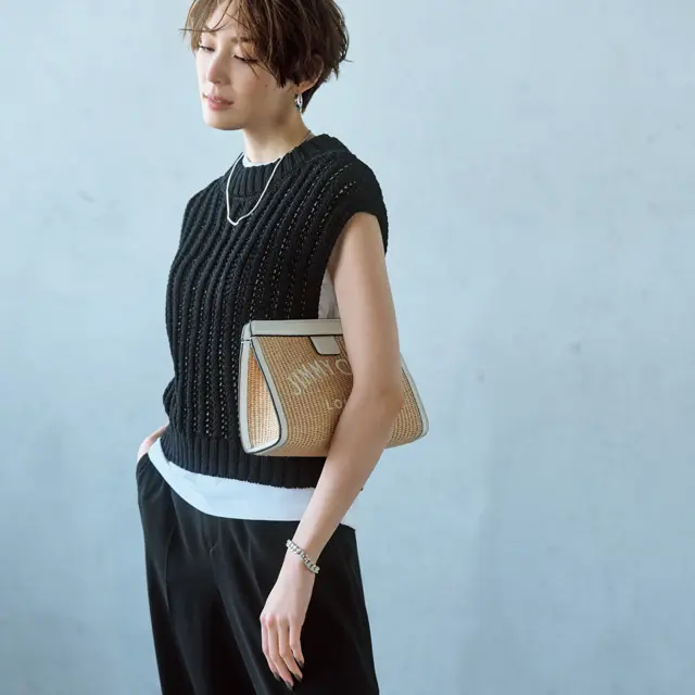 ロエフの黒ショートジレのLIZA