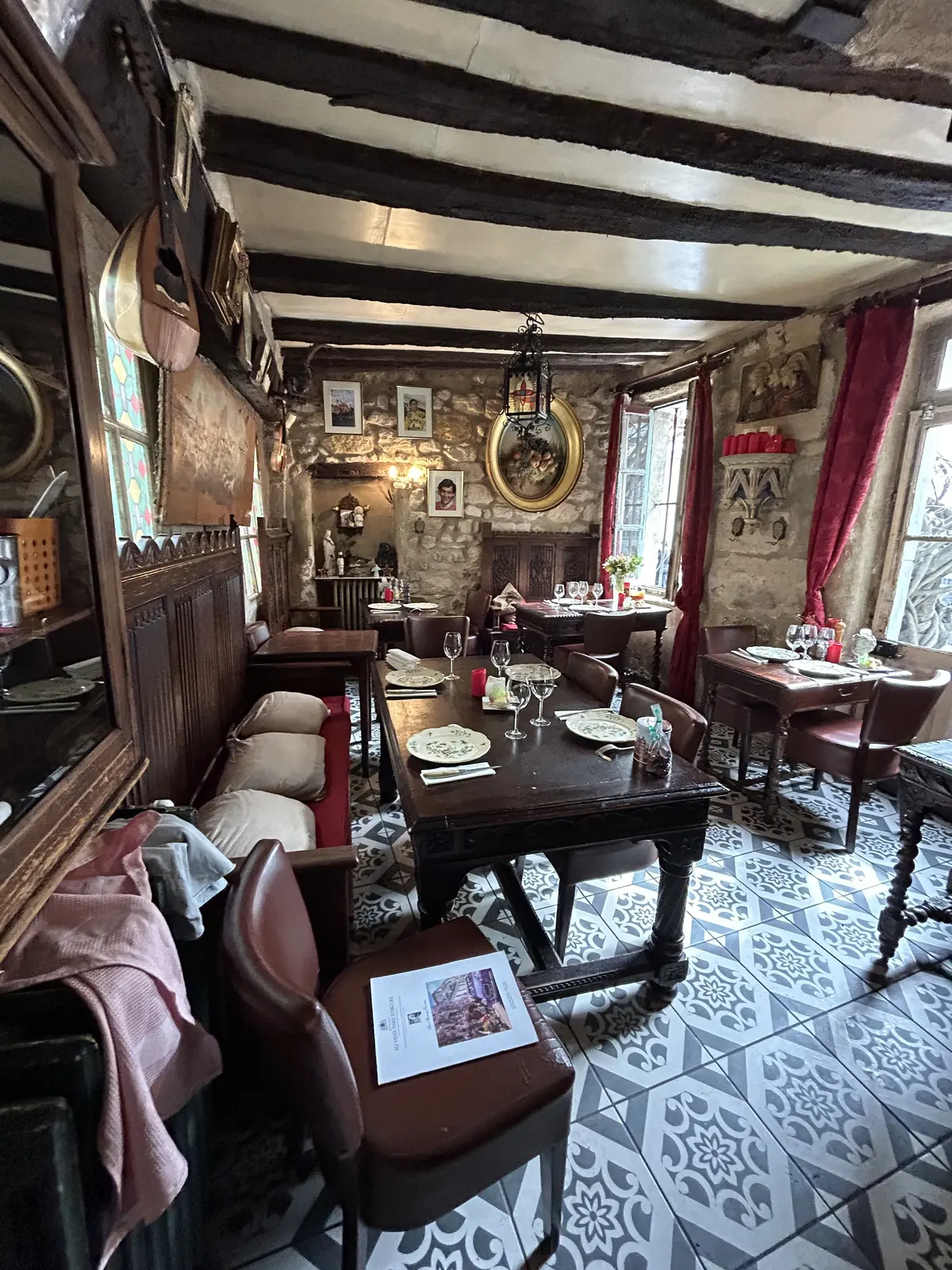 レストラン「Au Vieux Paris d'Arcole」　内装