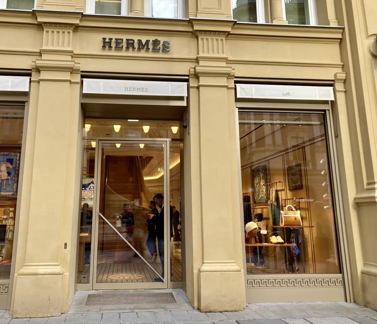 オーストリア ウィーン vienaにあるエルメスHERMEにてお買い物
