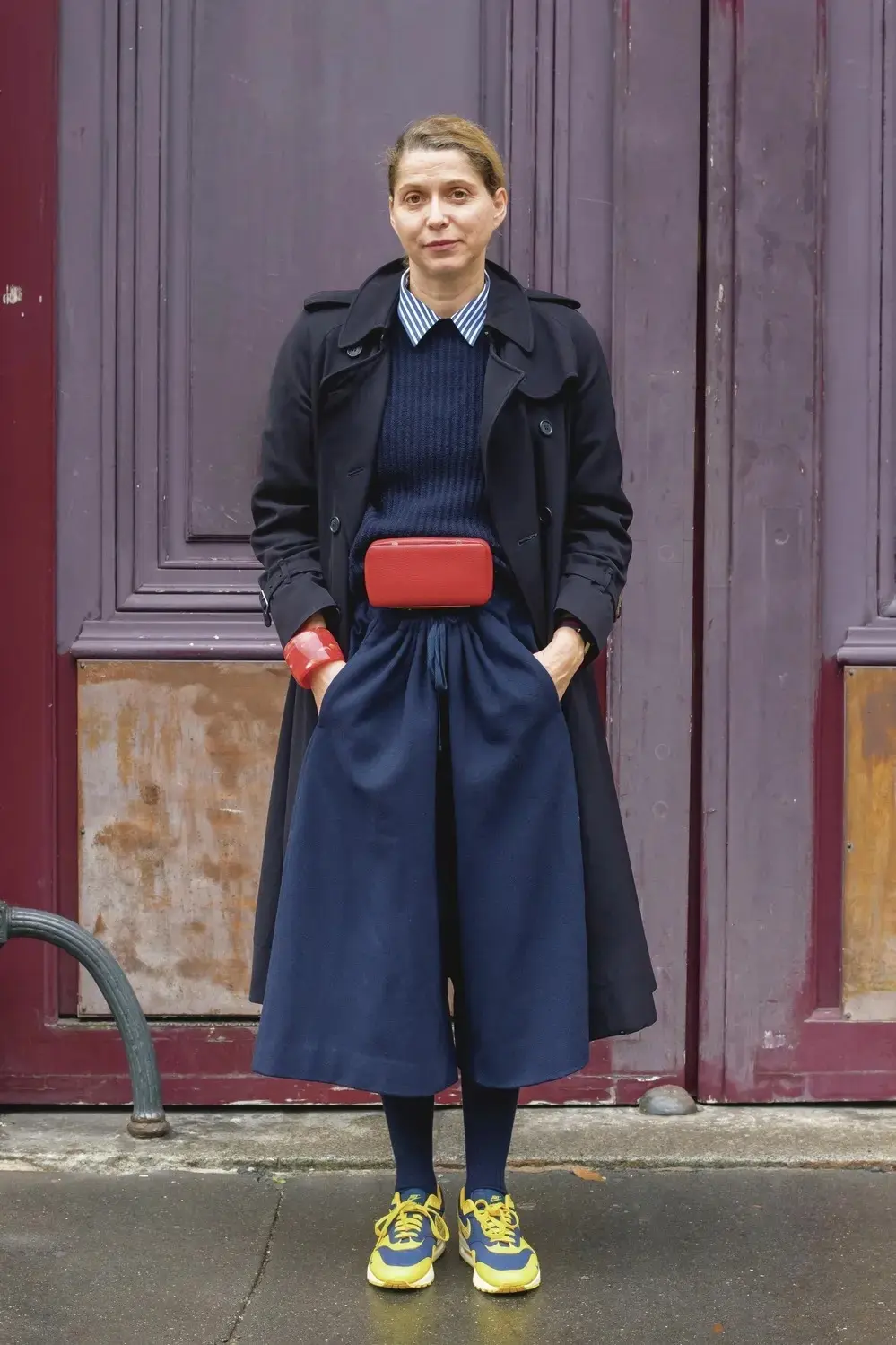 パリマダム ルイーズさん（フォトグラファー）のNIKEのスニーカー×ネイビートーンコーデ