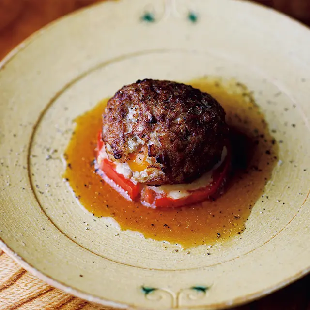 「肉団子」大人気の 定番メニュー。肉は沼津の 牛山精肉店から取り寄せる