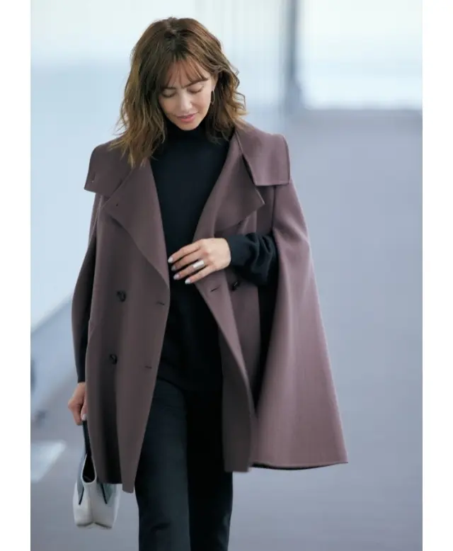 コート￥99,000／ADORE