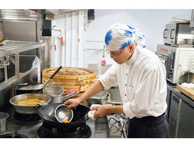 京料理を学んだ黃守正シェフ。粋な空間、通な音楽などを食事のために自身が厳選