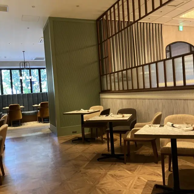 表参道の裏路地に佇む邸宅レストランの画像_3