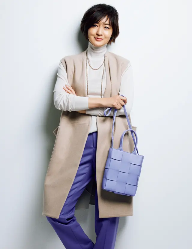 初めての冒険カラーも サンドベージュが 上手に受け止めてくれる富岡佳子