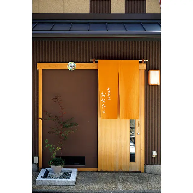 新幹線で帰路につく前の早めの晩ごはんに使える午後4時から営業