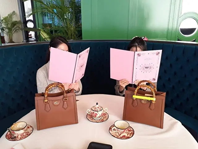 せっかくなので皆様がされてるポーズをとってみました！