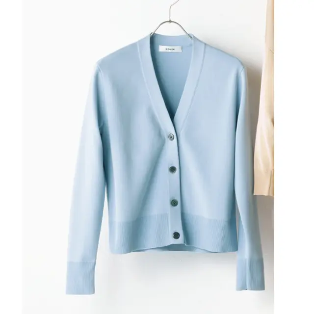 つかず離れずの 「寒色きれい色カーディガン」