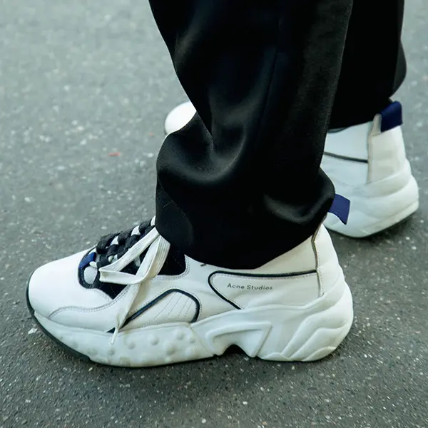 パリスナップのリザのスニーカー