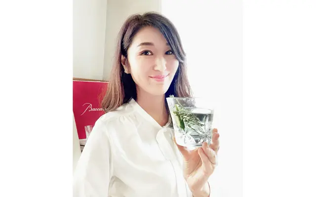 バカラ『エクラ タンブラー』で 毎朝の炭酸水をおいしく！ （バカラ『エクラ タンブラー 2023』）