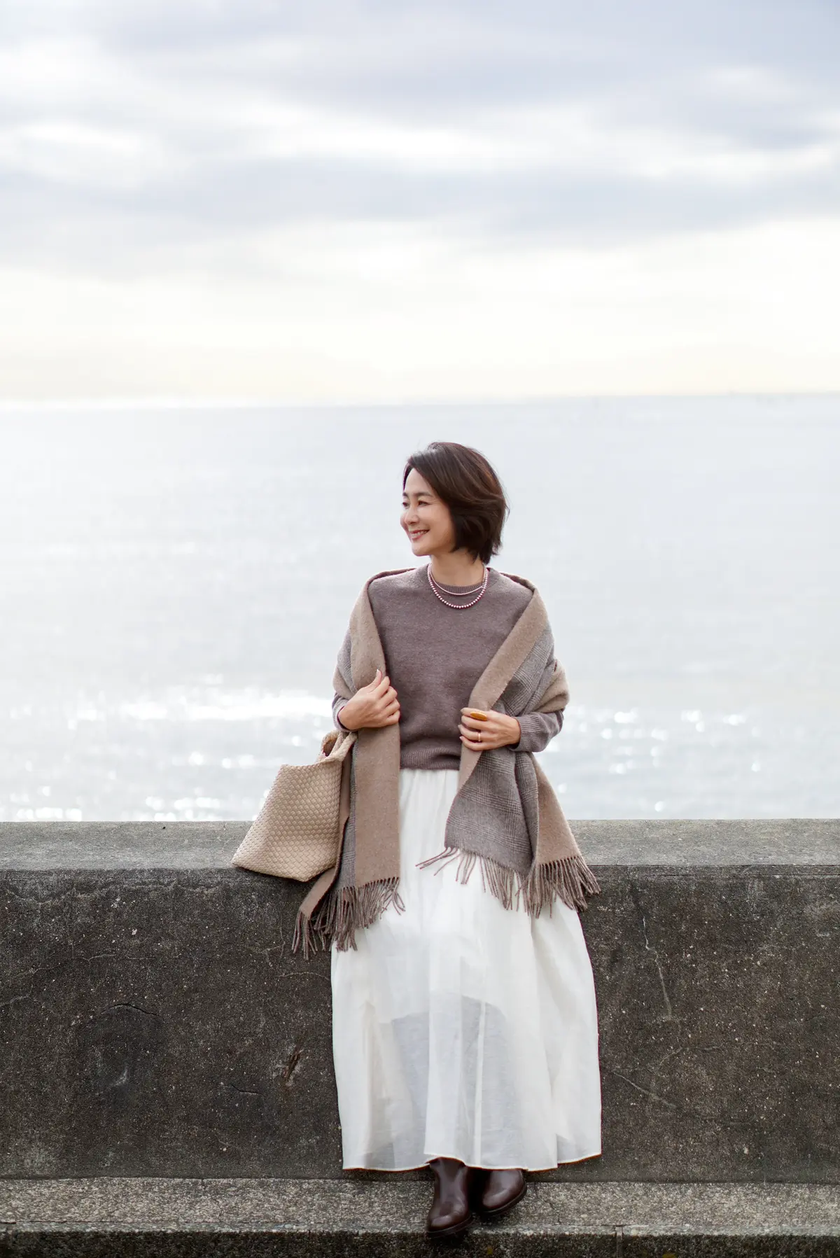 エクラ華組　佐藤綾子さん　ストールコーデ　スロー　全身コーデ