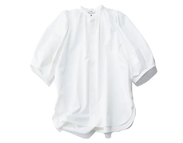  ブラウス￥27,500／ボウルズ（ハイク）