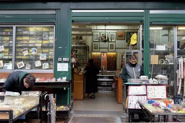 モード界のプロの間でも定評あるボタンの品ぞろえを誇る「Daniel et Lili」