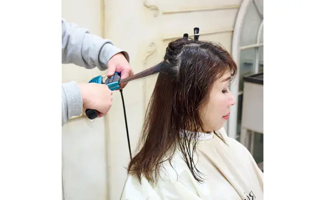 《2》ストレートアイロンでのばす