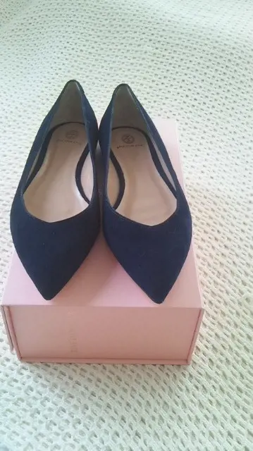 パンツスタイルにポインテッドトウの画像_1