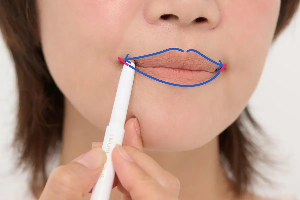 OurAge×Webエクラ　リップペンシルで上唇にめくれたような輪郭を