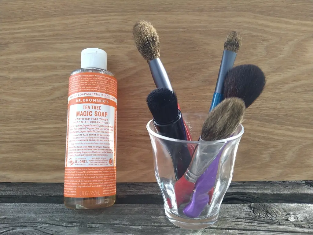 メイクブラシとマジックソープ