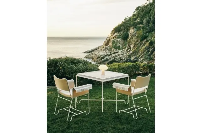 1950年代のフランスのリゾート用屋外家具を復刻