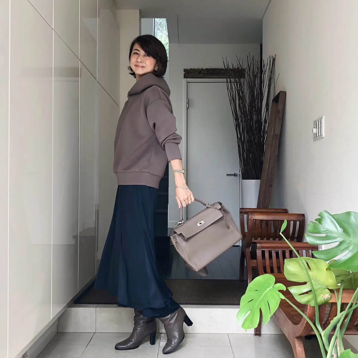 大人パーカー＋サテンスカートでワンツーコの画像_2