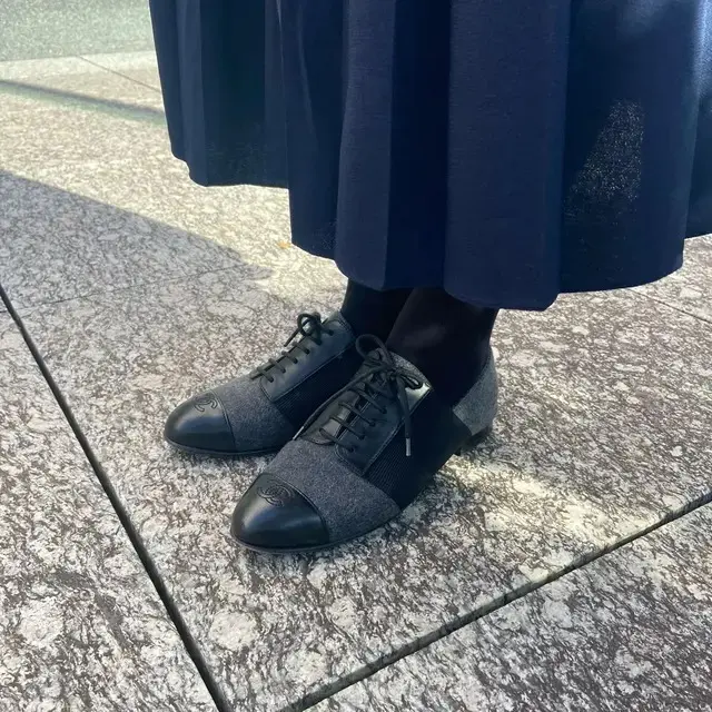 シャネルのレースアップシューズ