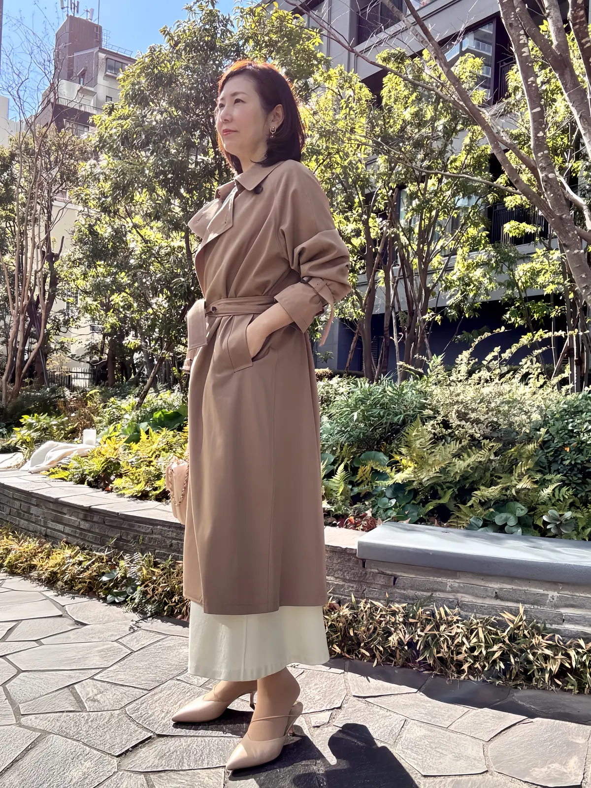 春を先取り・ブラウントレンチとニットコーの画像_3