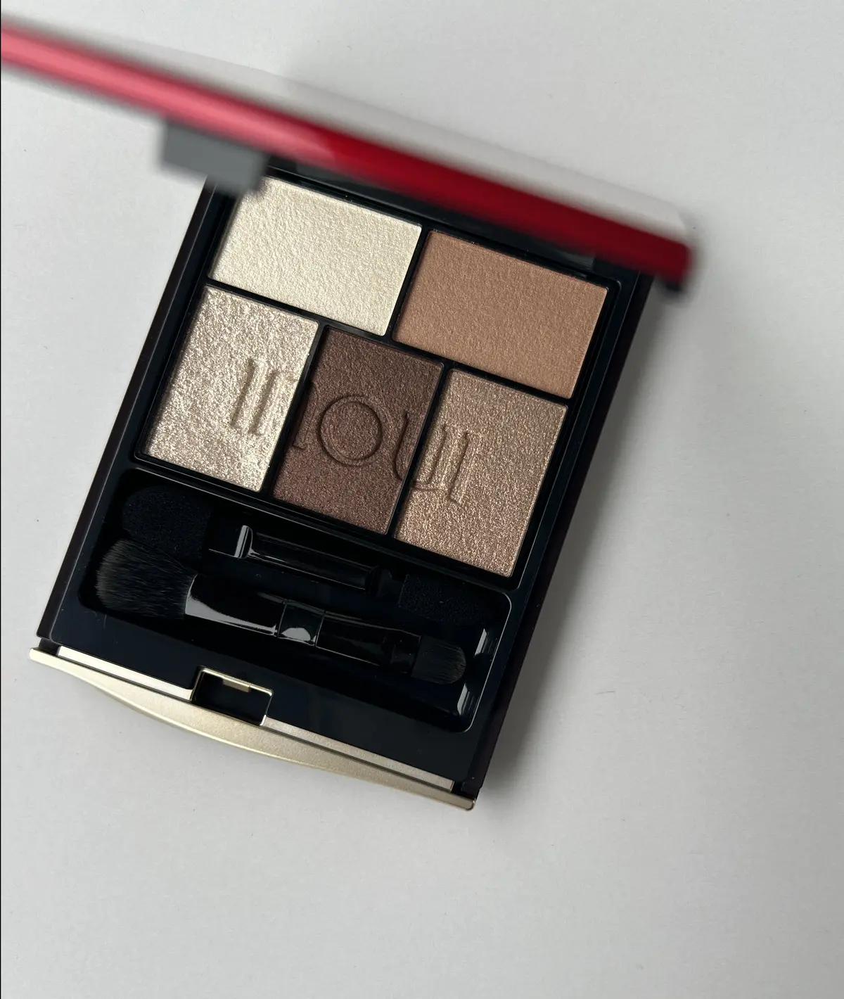 2024年春の新色シャドウ ルナソル／ ①インウイ／インウイ アイズ01￥6,600（２月21日発売）