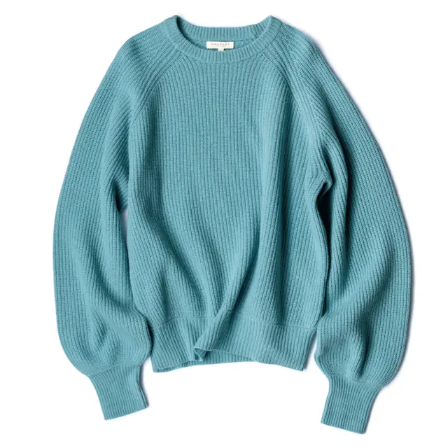 ニット￥36,000／サザビーリーグ（デミリー）