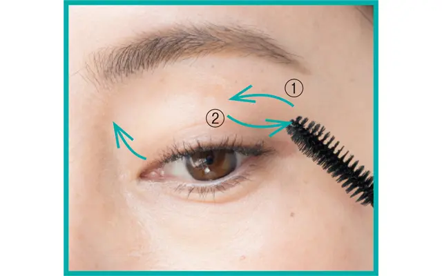 目頭＆目じりは重ね塗りで扇状に