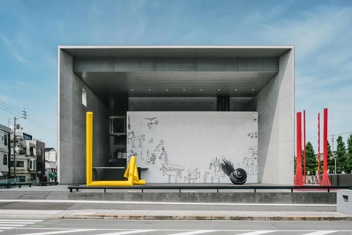 丸亀市猪熊弦一郎現代美術館の外観　撮影：増田好郎