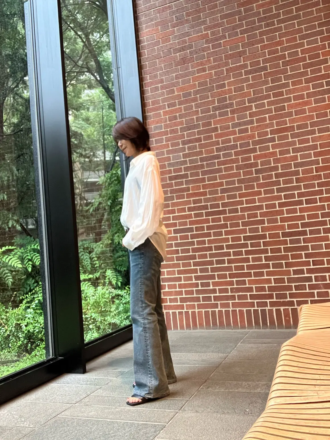 ヘアスタイル　ショート　ショートヘア　ミディアム　ミディアムヘア　 50代ショート　くびれショート　くびれミディアム　GU シアーシャツ デニム　jマダeclat