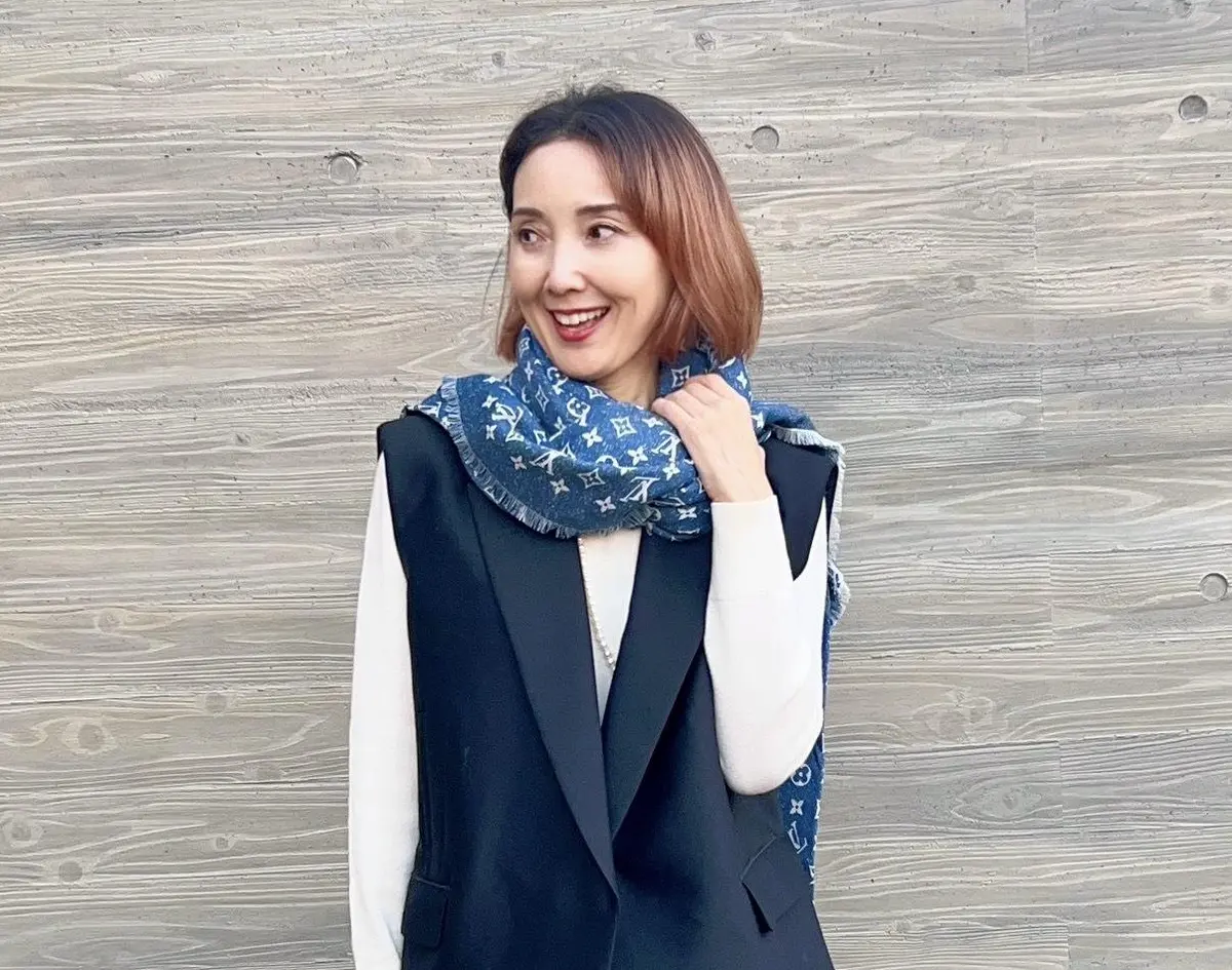 エクラ華組　倉爪佐和さん　ストールコーデ　ルイ・ヴィトン