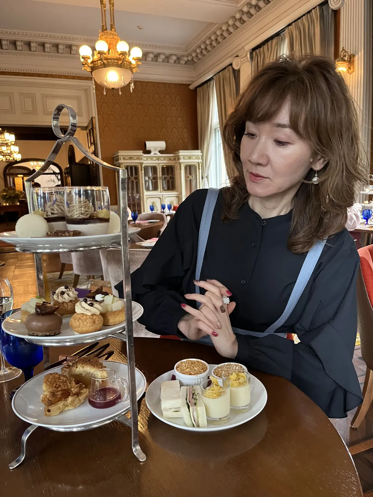 バラとアフタヌーンティーを楽しみにお気にの画像_19