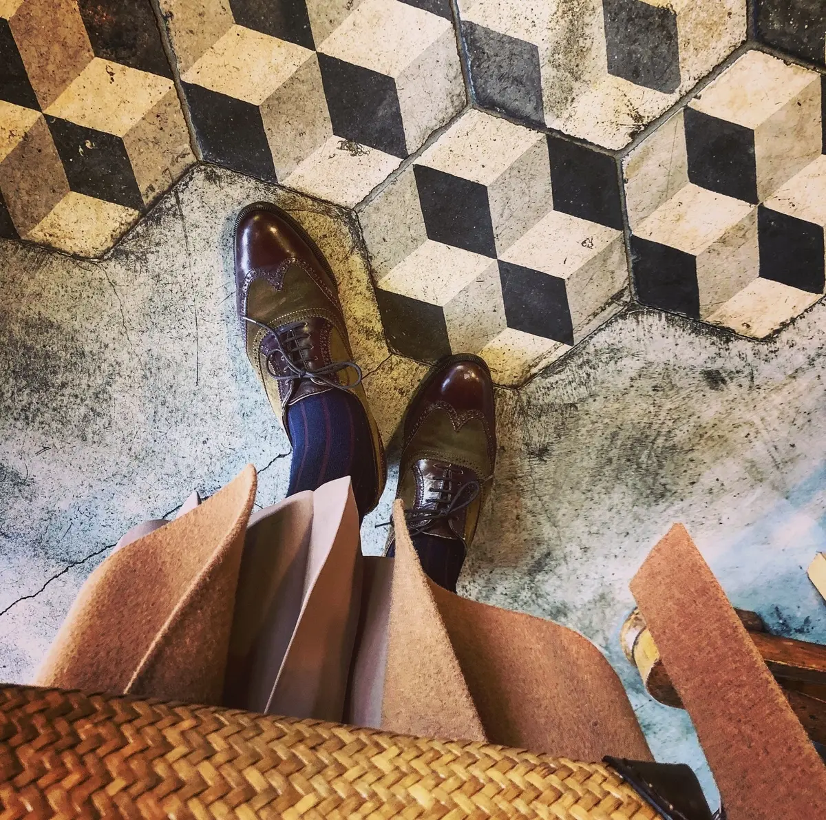 ぐっとくる靴。Ferragamoカーキのの画像_3