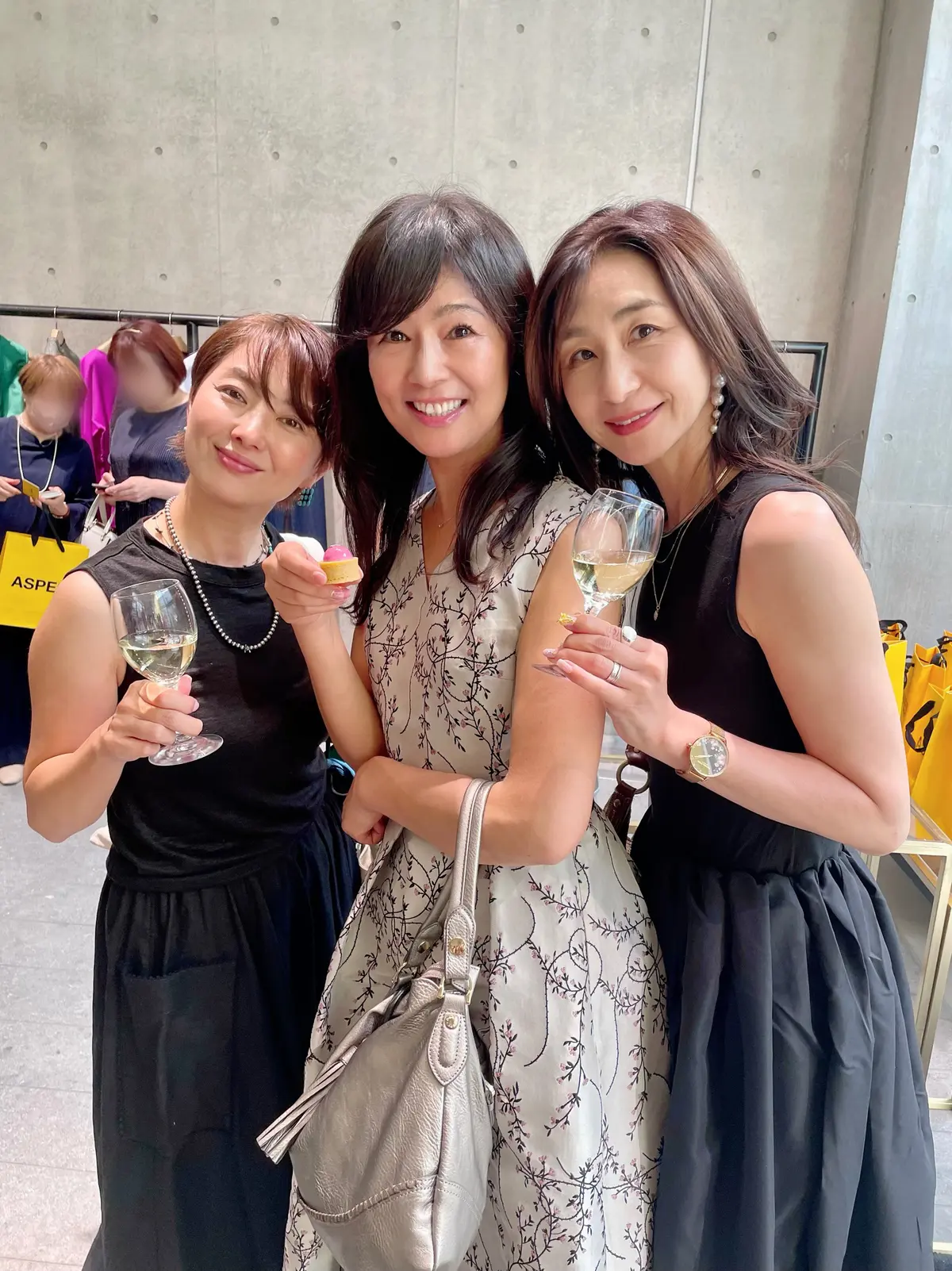 アスペジ、ASPESI、ASPESI青山店、オシャレ、モダン、建物、エクラ華組、華組、エクラJマダム、Jマダム、店内、イベント、エクラ&ASPESIショップイベント、フィンガーフード、スパークリングワイン、シャンパン