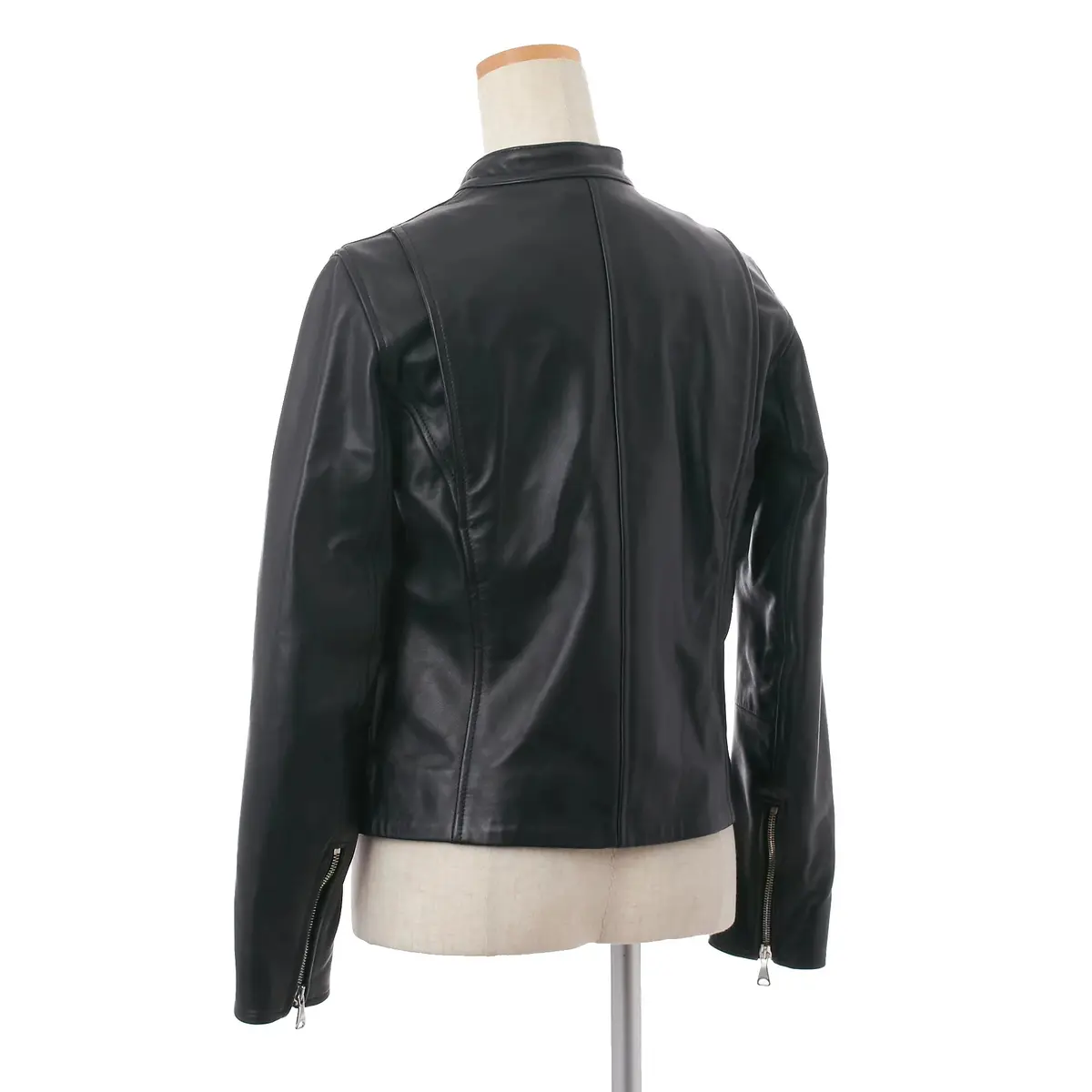 アウターも小物も、より軽やかに、華やかにの画像_15