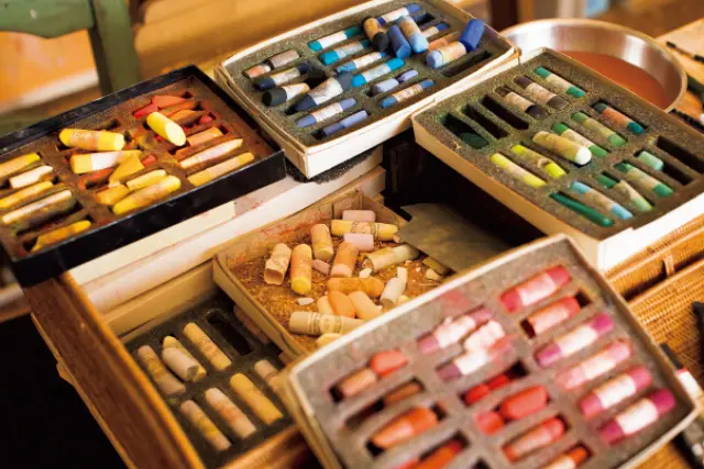 今回はパステルも使ってより柔らかな印象をつくり上げた