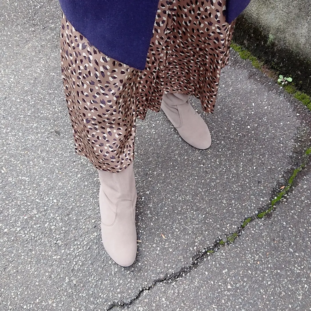 ベージュロングブーツ