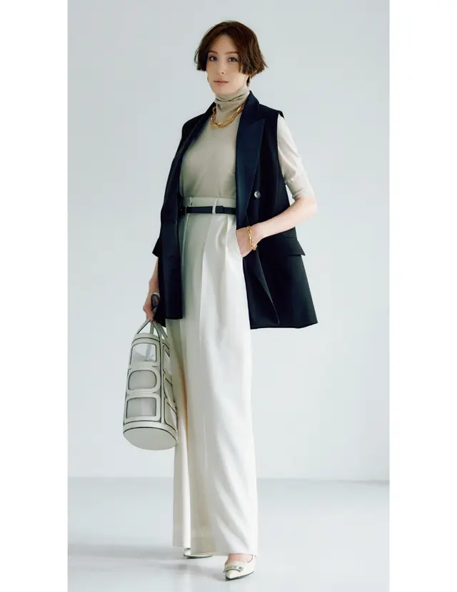 異素材使いの黒でワントーンコーデを格上げ