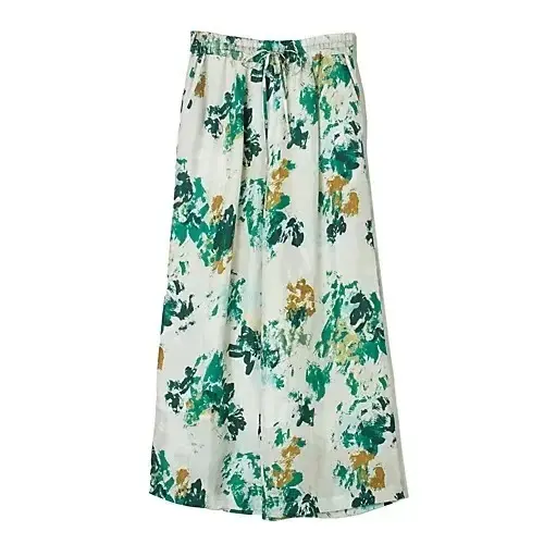 【50代 週末コーデ】花柄をアクセントにの画像_3